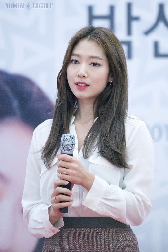 Đi fansign là cách tuyệt nhất để ngắm nhan sắc mỹ nhân Hàn