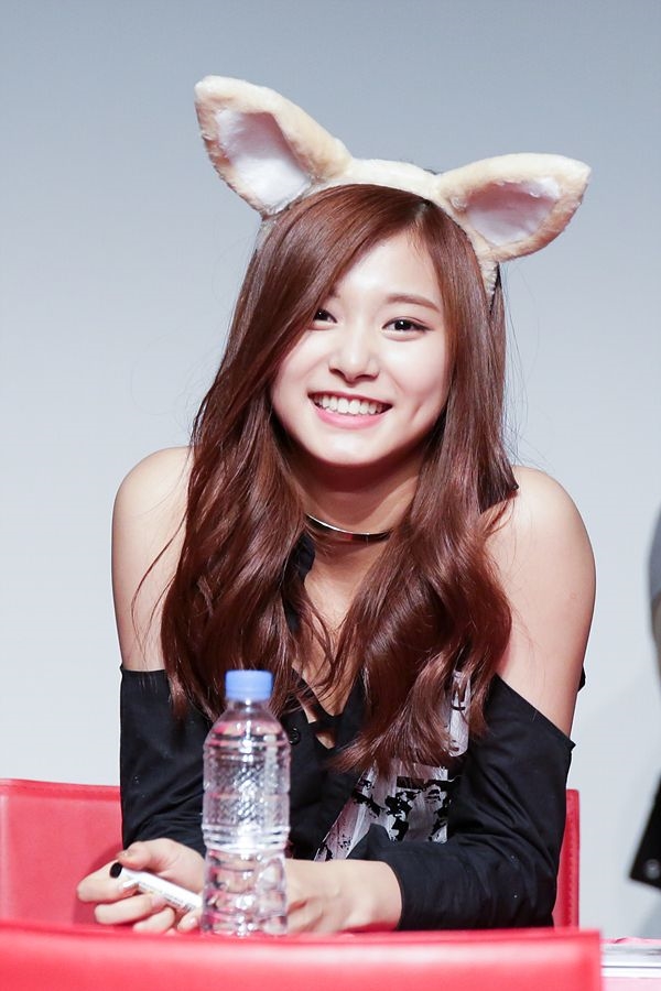 Đi fansign là cách tuyệt nhất để ngắm nhan sắc mỹ nhân Hàn