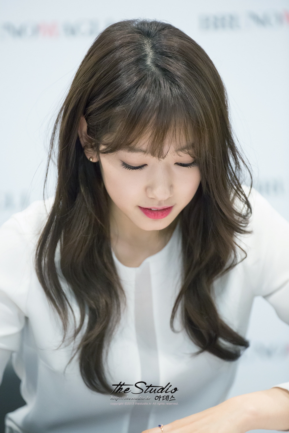 Đi fansign là cách tuyệt nhất để ngắm nhan sắc mỹ nhân Hàn
