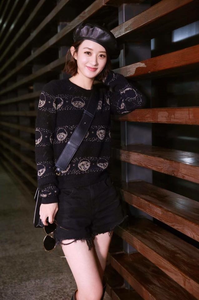 Hãng thời trang đình đám cũng từng gọi tên AngelaBaby, Triệu Lệ Dĩnh, Hoàng Hiên trở thành “gương mặt thương hiệu.