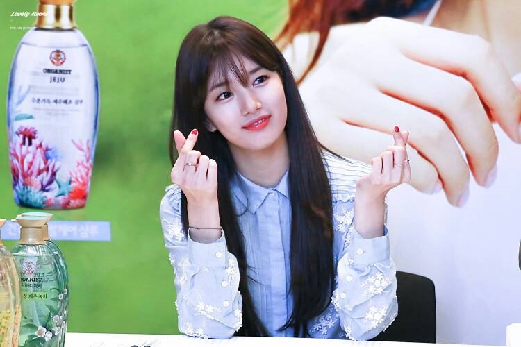 Đi fansign là cách tuyệt nhất để ngắm nhan sắc mỹ nhân Hàn