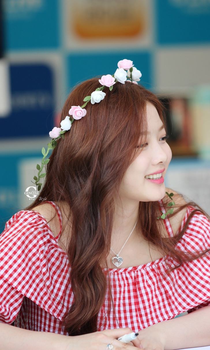 Đi fansign là cách tuyệt nhất để ngắm nhan sắc mỹ nhân Hàn