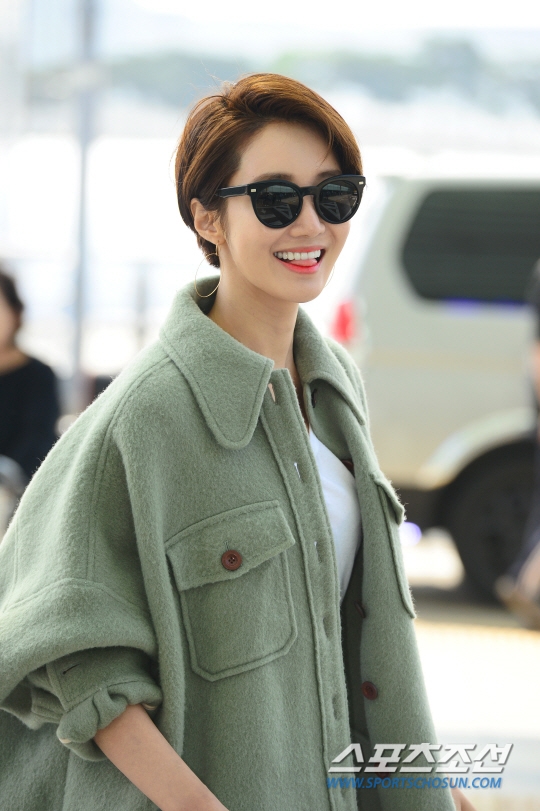 Go Jun Hee tỏa sáng tại sân bay lên đường đi dự tuần lễ thời trang