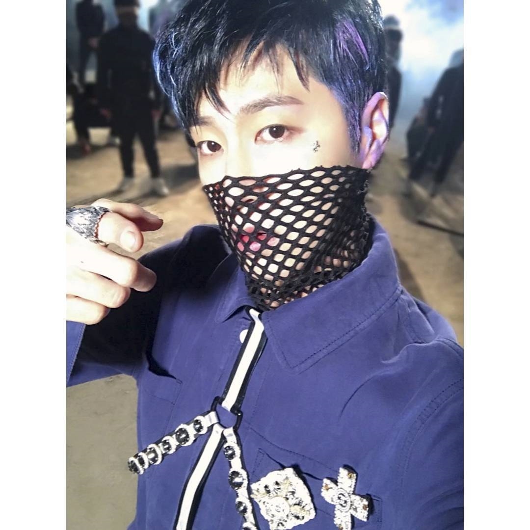 Sao Hàn ngày 27/9: Muôn kiểu selfie của dàn sao hot
