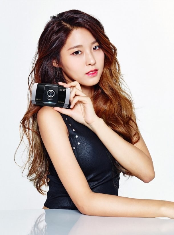 Vượt mặt Yoona, danh hiệu nữ hoàng của Seolhyun bị Knet mỉa mai nhiệt