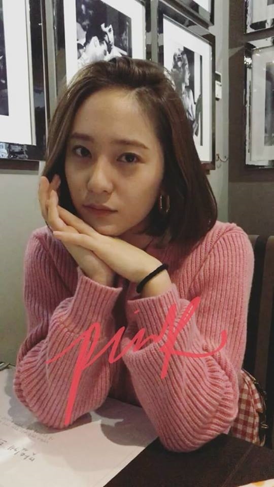 Krystal xinh đẹp rạng rỡ với mái tóc ngắn