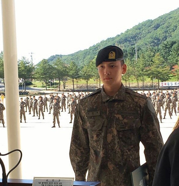 Ji Chang Wook lại viết thư tay gửi fan trong doanh trại quân đội,