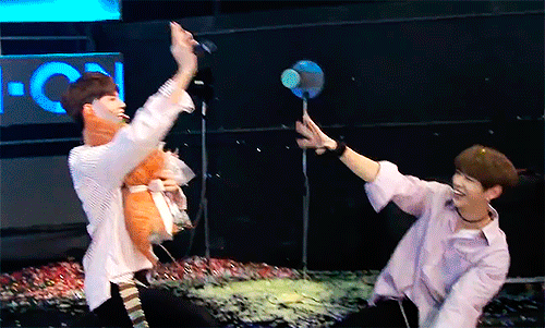 Những cặp đôi nam nam được lòng người hâm mộ Kpop nhất