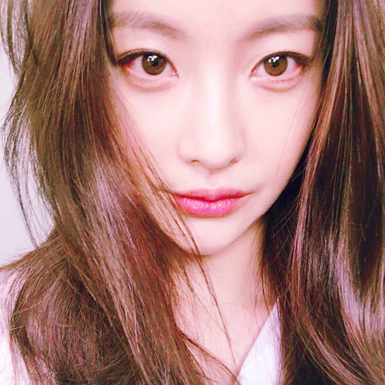 Sao Hàn ngày 27/9: Muôn kiểu selfie của dàn sao hot