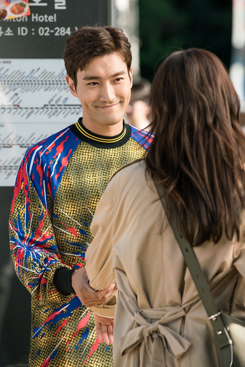 'Revolutionary Love' tung poster và loạt ảnh mới của cặp đôi chính