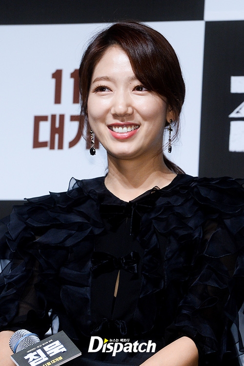 Park Shin Hye xuất hiện với gương mặt tròn xoe và 2 cằm