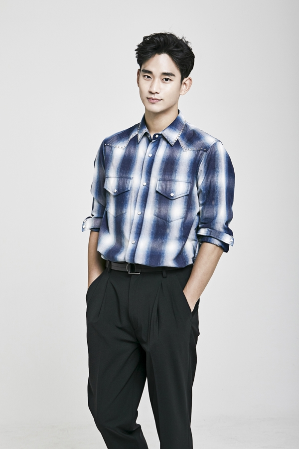 Kim Soo Hyun bất ngờ thông báo sẽ nhập ngũ tháng 10 tới