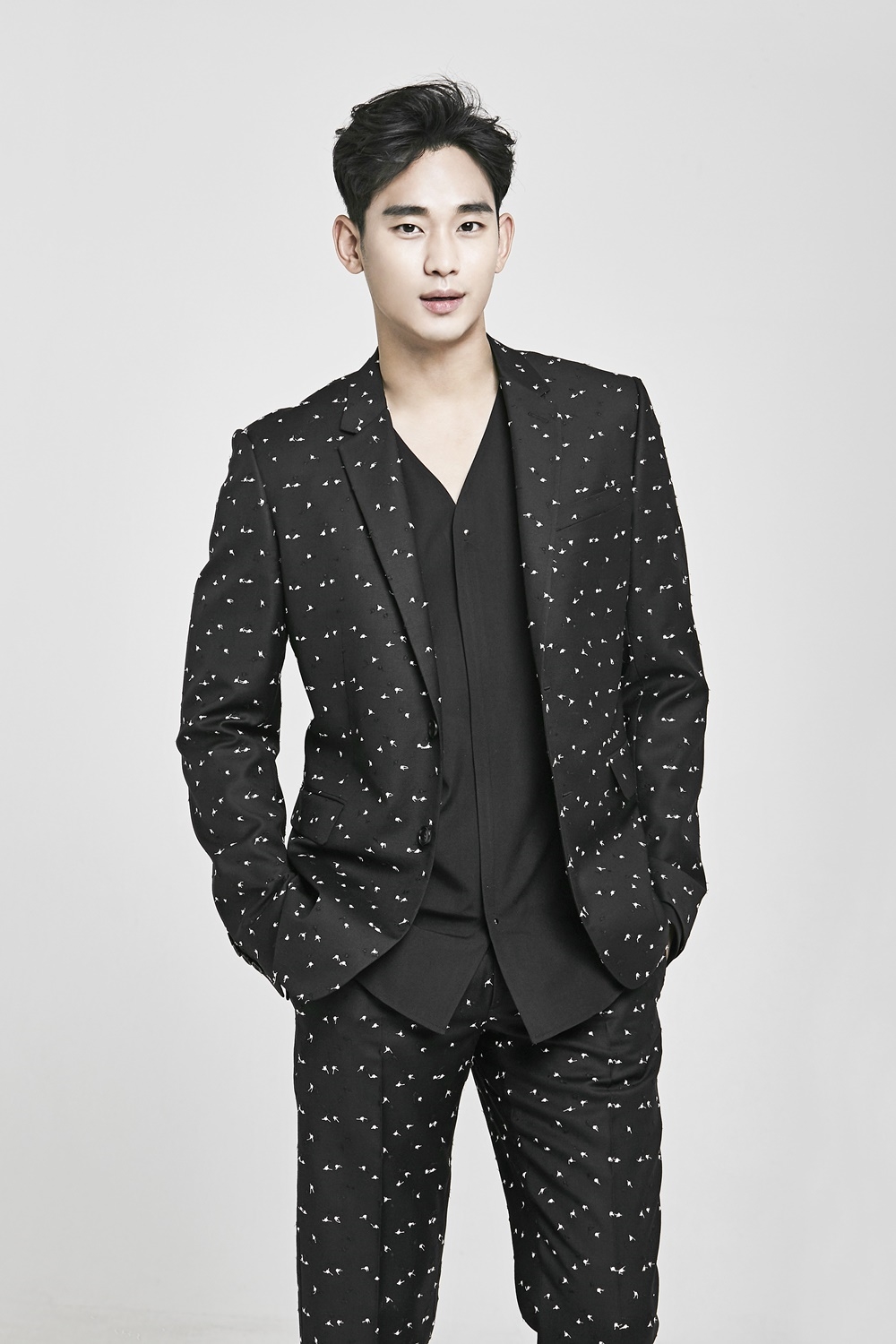 Kim Soo Hyun bất ngờ thông báo sẽ nhập ngũ tháng 10 tới