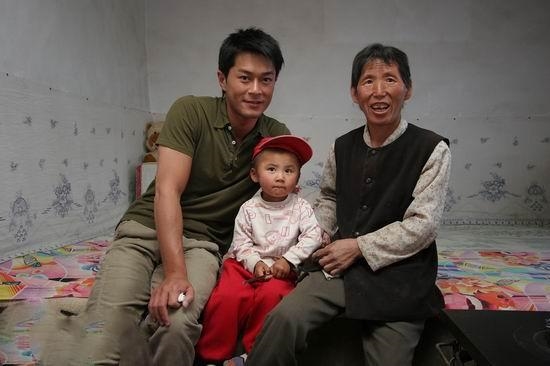 Sự thật bất ngờ phía sau hình ảnh giản dị của Cổ Thiên Lạc