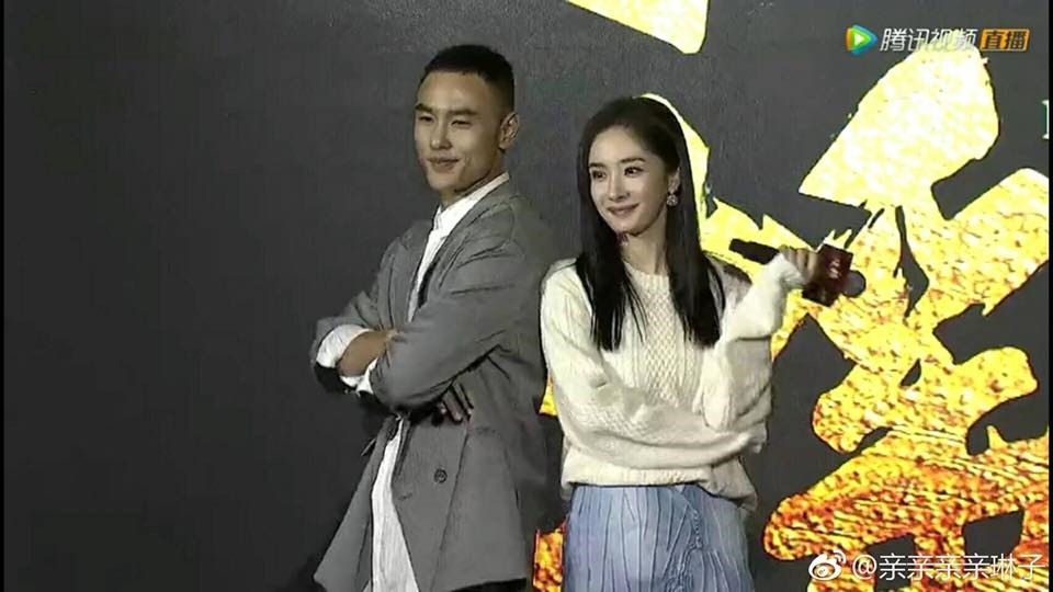 Dương Mịch thời trang 'không đụng hàng' trong buổi ra mắt phim