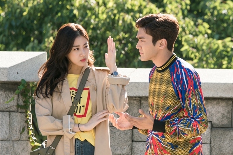 'Revolutionary Love' tung poster và loạt ảnh mới của cặp đôi chính