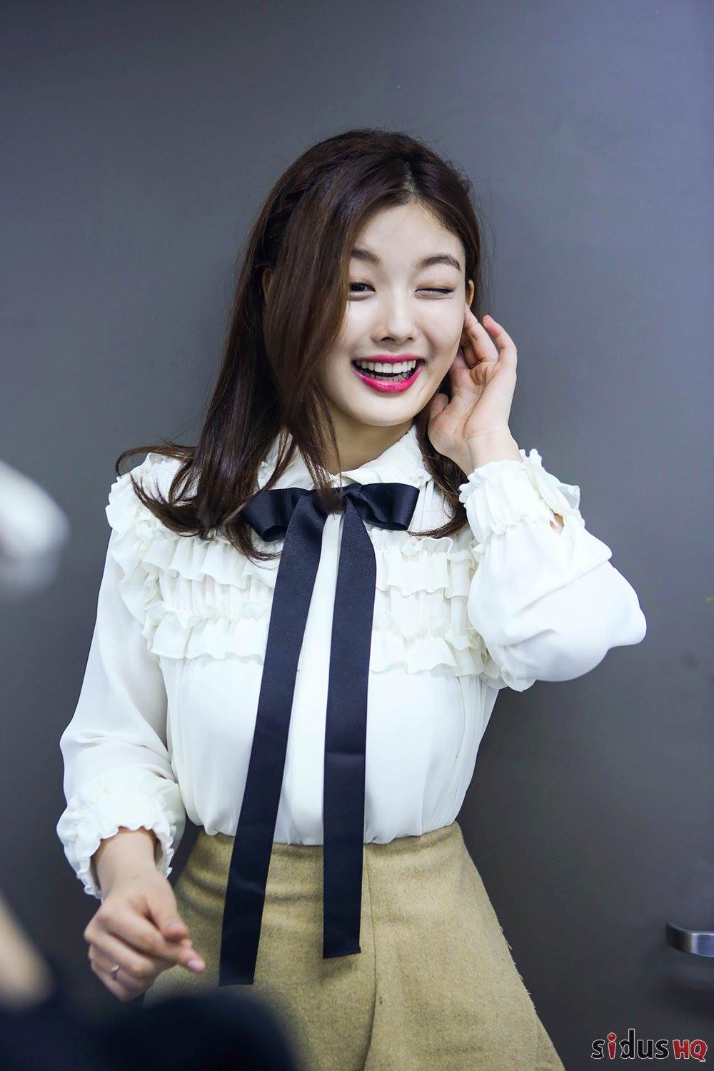 Kim Yoo Jung xuất hiện xinh đẹp trong fan meeting đầu tiên tại Hàn