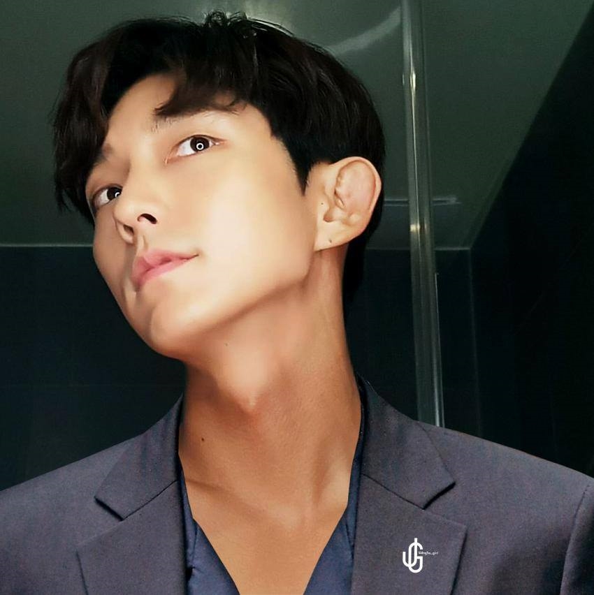 Biết là mình đẹp trai nên Lee Jun Ki cứ chăm khoe góc nghiêng vi diệu