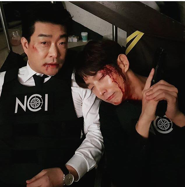 Biết là mình đẹp trai nên Lee Jun Ki cứ chăm khoe góc nghiêng vi diệu