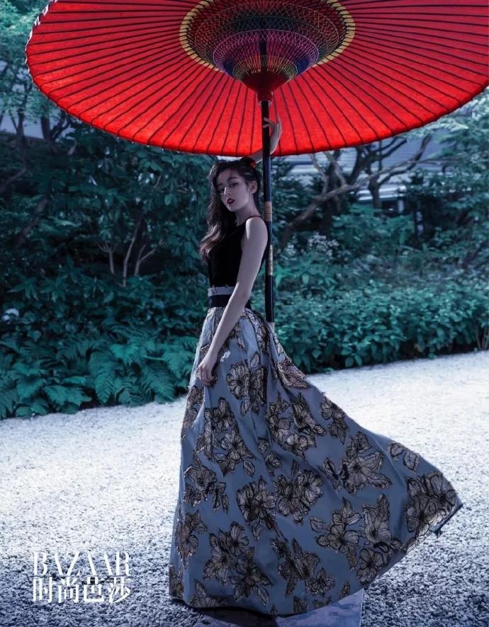 Chỉ một ánh nhìn ấy thôi cũng đủ là người ta mất ngủ cả đêm rồi.