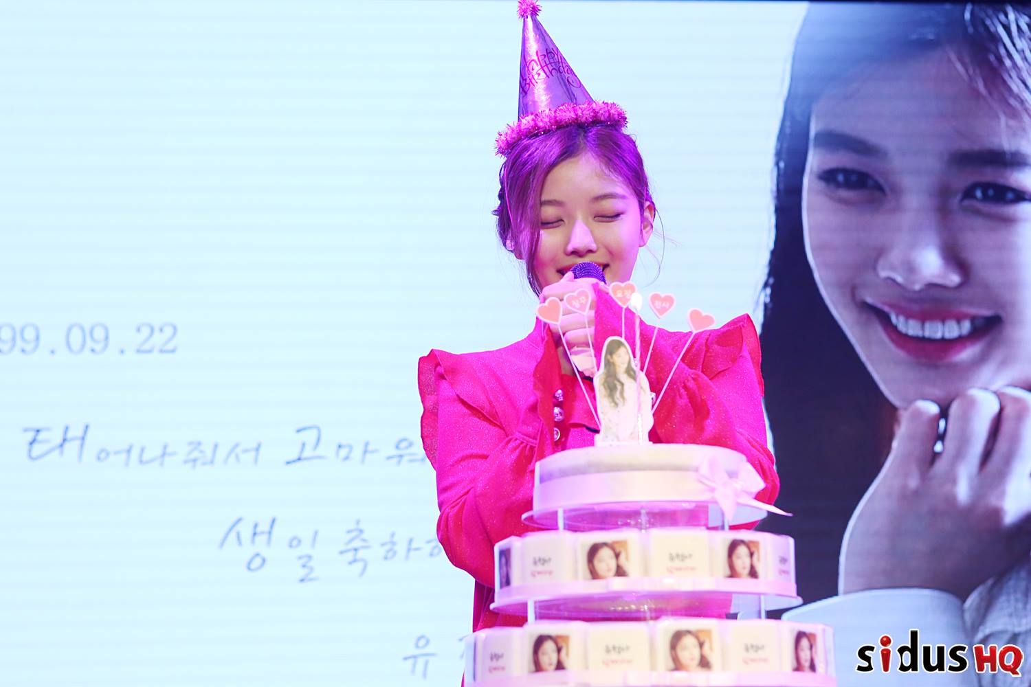 Kim Yoo Jung xuất hiện xinh đẹp trong fan meeting đầu tiên tại Hàn