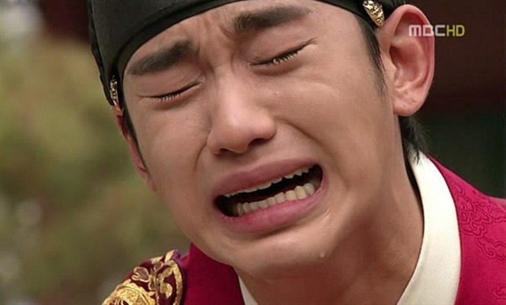 Kim Soo Hyun nhập ngũ, những khoảnh khắc khiến fan nhớ mãi