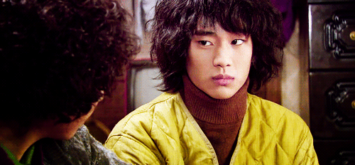 Kim Soo Hyun nhập ngũ, những khoảnh khắc khiến fan nhớ mãi