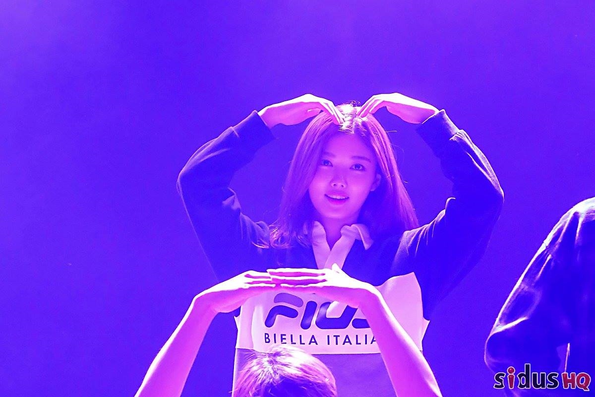Kim Yoo Jung xuất hiện xinh đẹp trong fan meeting đầu tiên tại Hàn