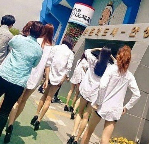 Đôi chân gầy tong teo của các sao nữ Hàn
