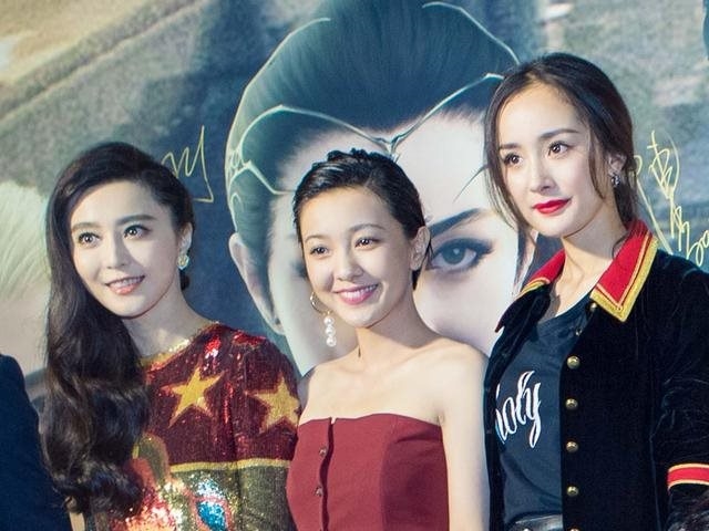 Dương Mịch thẹn thùng khi được Phạm Băng Băng rủ đóng phim đồng tính
