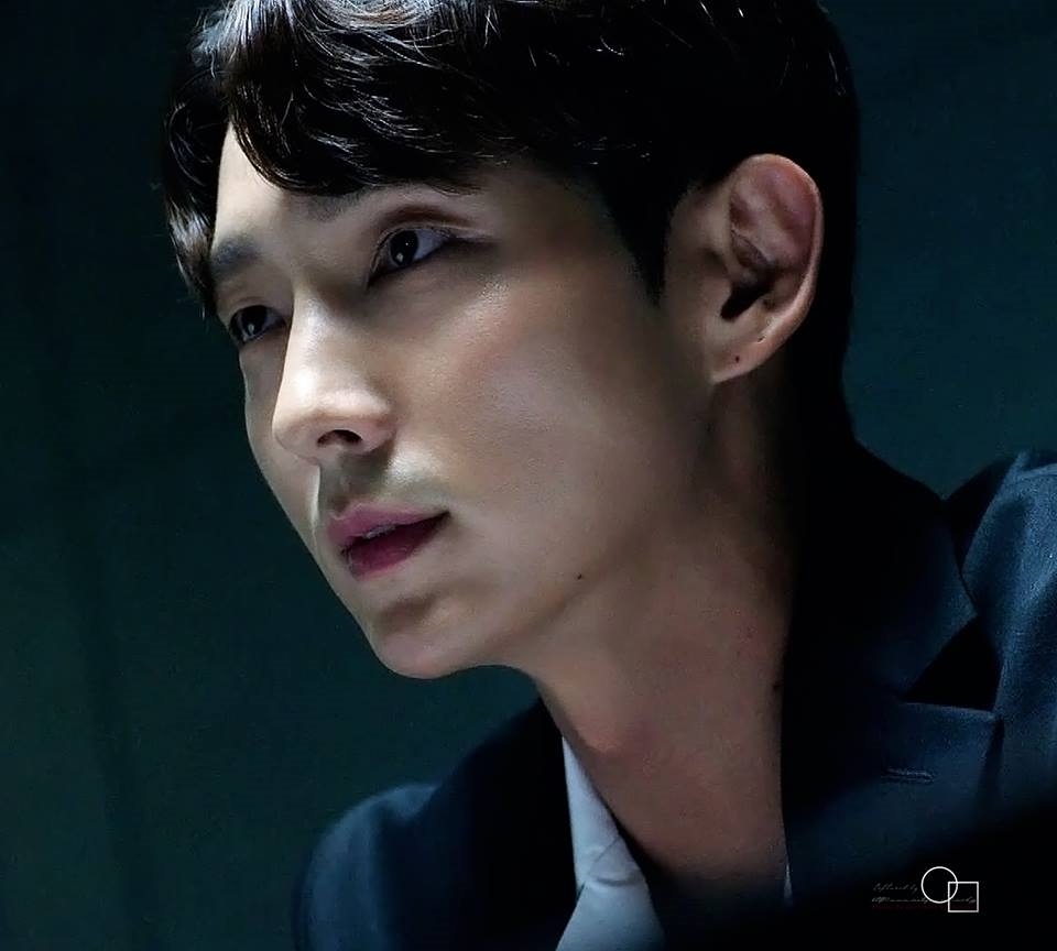 Biết là mình đẹp trai nên Lee Jun Ki cứ chăm khoe góc nghiêng vi diệu