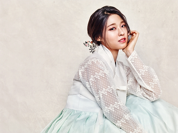 Sao nữ Kpop bị ném đá: người thờ ơ như không, người phản pháo dữ dội