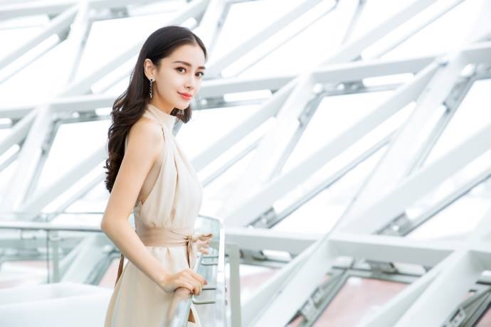 Nhan sắc của AngelaBaby dường như đã đạt đến đẳng cấp của 'hoàn hảo'