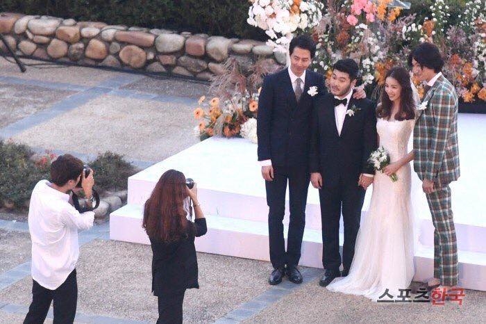 Lễ cưới có cả Jo In Sung, Park Bo Young, D.O. cùng dàn sao khủng