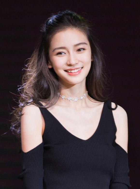 Nhan sắc của AngelaBaby dường như đã đạt đến đẳng cấp của 'hoàn hảo'