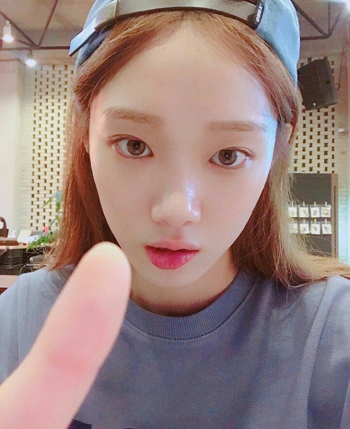 Chia tay Nam Joo Hyuk, Lee Sung Kyung ngày càng quyến rũ và xinh đẹp