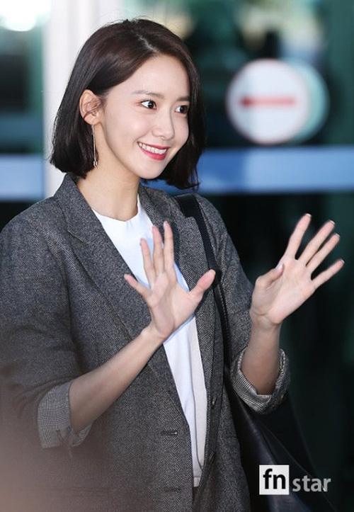 Yoona, Lee Dong Wook và Seventeen phong thái cực ngầu tại sân bay