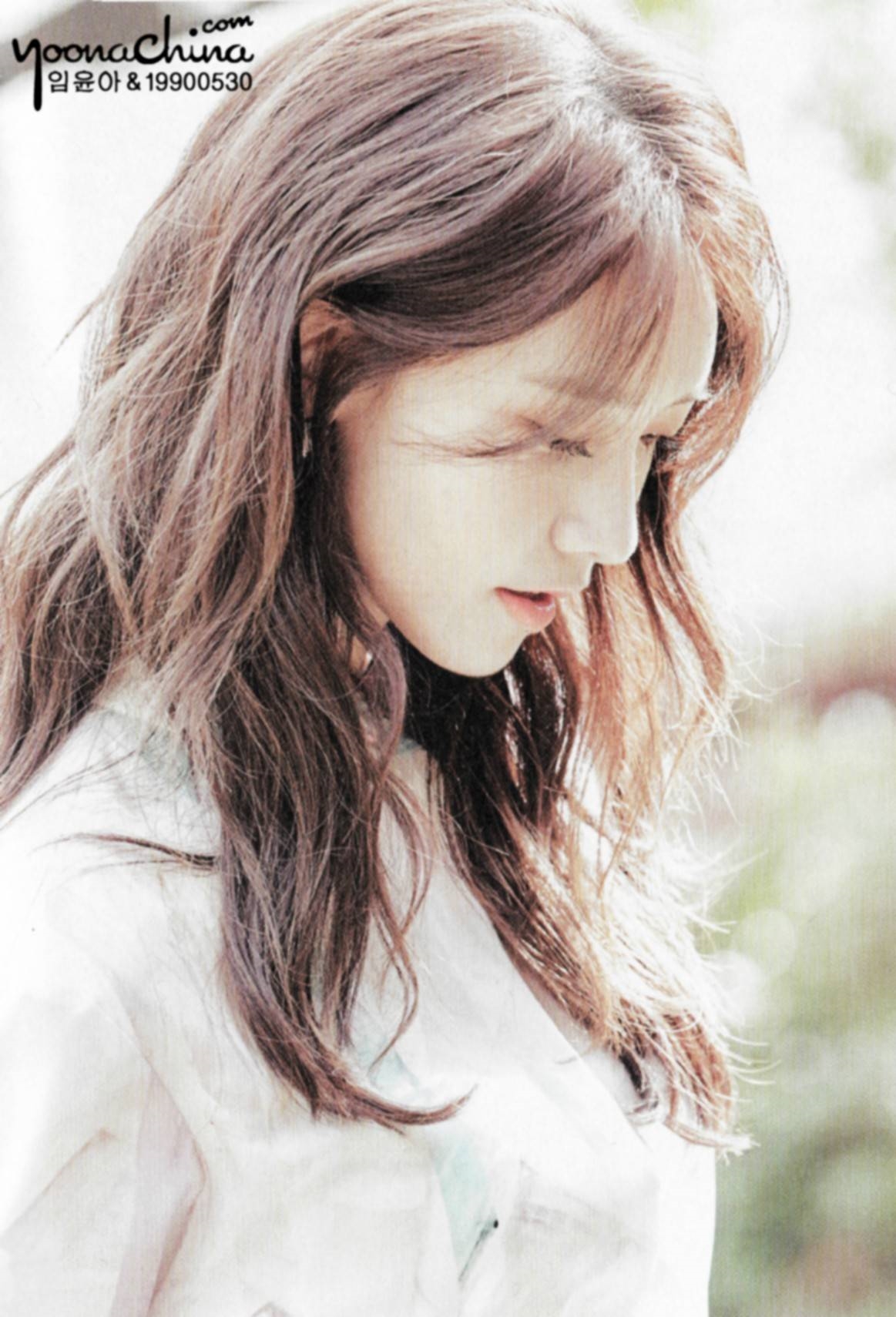 Yoona diện đầm trắng hờ hững khoe vòng 1 khiến fan 'mất máu'