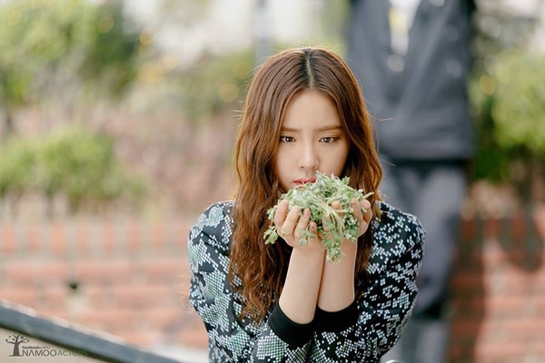 Nam chính tiếp theo sánh đôi cùng “thánh nữ mặt đơ” Shin Se Kyung