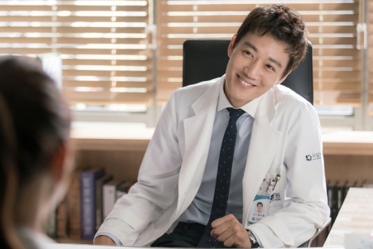 Nam chính tiếp theo sánh đôi cùng “thánh nữ mặt đơ” Shin Se Kyung