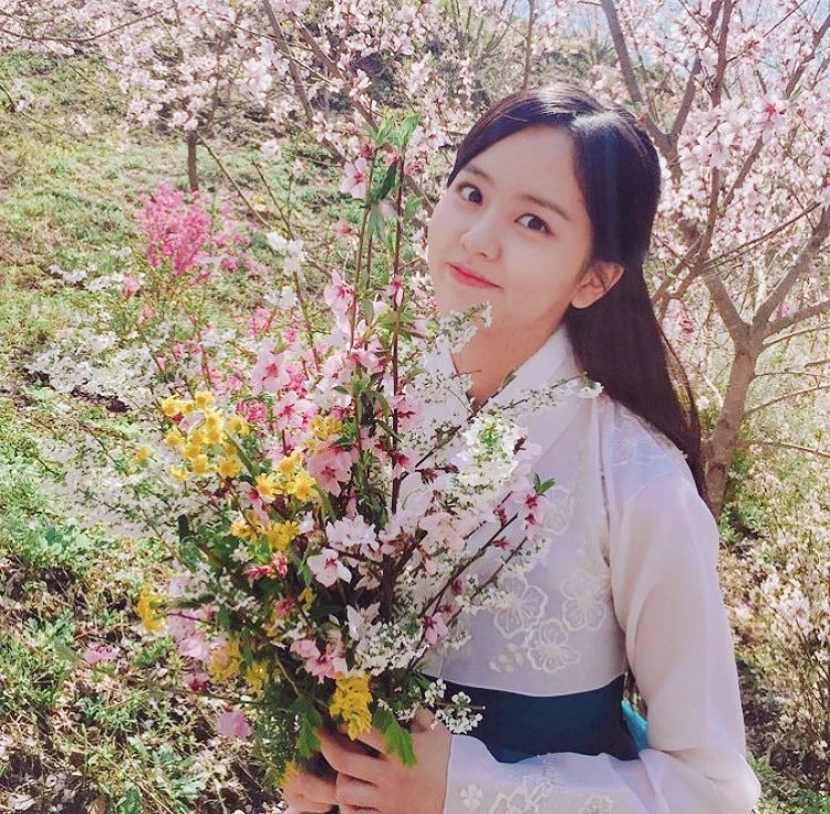 Mỹ nhân Kim So Hyun mặc Hanbok xinh như hoa chúc mừng Trung Thu