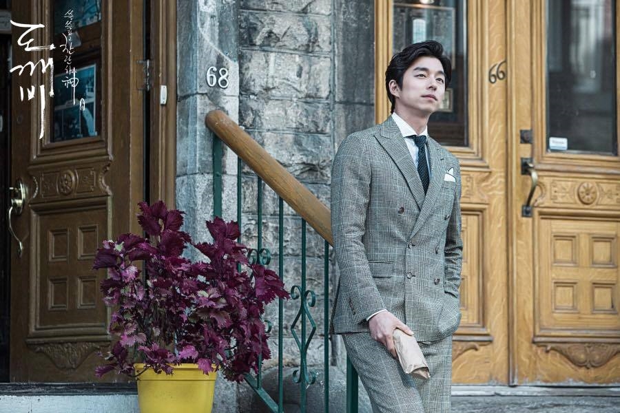Lee Dong Wook xuất hiện điển trai, dân mạng lại mong mỏi Yêu Tinh
