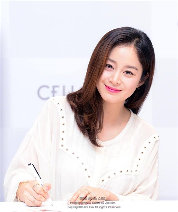 Bụng bầu vượt mặt nhưng Kim Tae Hee vẫn hẹn hò lãng mạn với Bi Rain