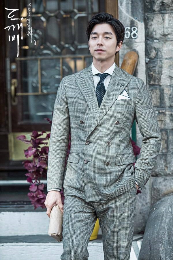 Lee Dong Wook xuất hiện điển trai, dân mạng lại mong mỏi Yêu Tinh