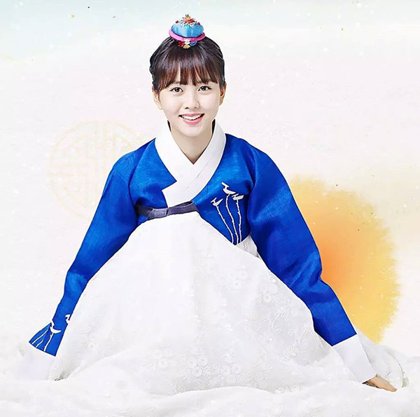 Mỹ nhân Kim So Hyun mặc Hanbok xinh như hoa chúc mừng Trung Thu