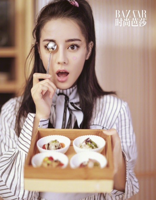 Địch Lệ Nhiệt Ba tung bộ ảnh ăn uống hút hồn như nữ thần
