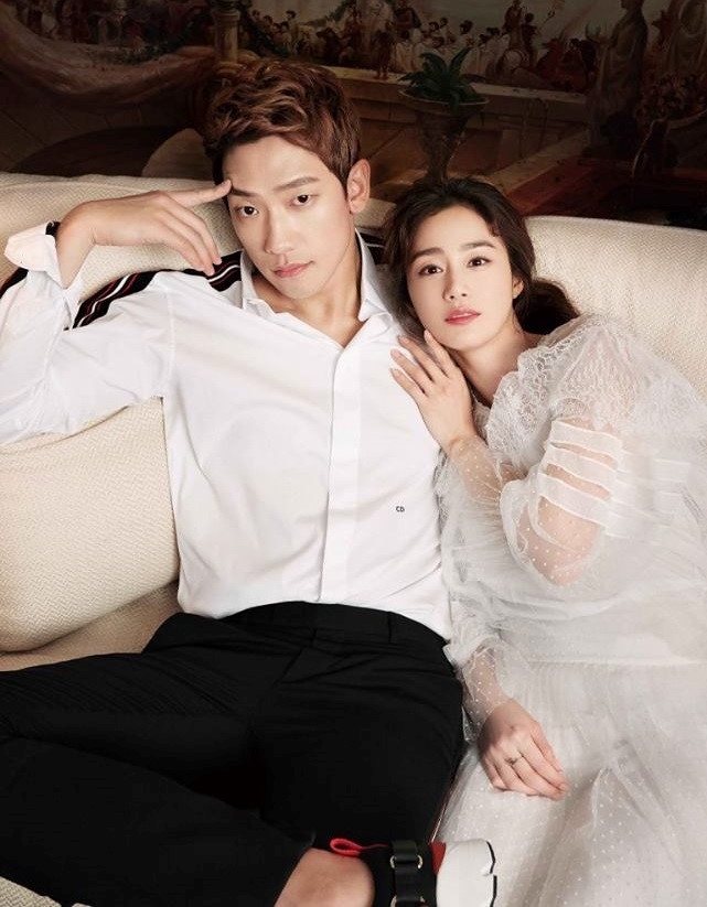 Bụng bầu vượt mặt nhưng Kim Tae Hee vẫn hẹn hò lãng mạn với Bi Rain