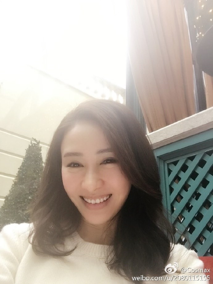 Lê Tư lại khiến fan chao đảo vì trẻ trung như thiếu nữ ở tuổi 46