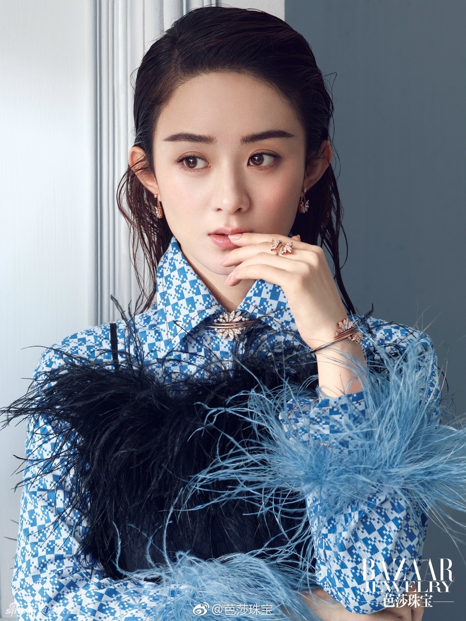 Triệu Lệ Dĩnh hiện là cái tên có độ "phủ sáng" không thua bất cứ ngôi sao C-biz nào.