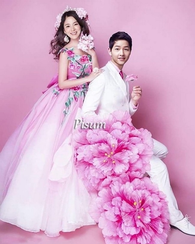 Song Joong Ki vắng mặt trong đám cưới của bạn thân là có lí do